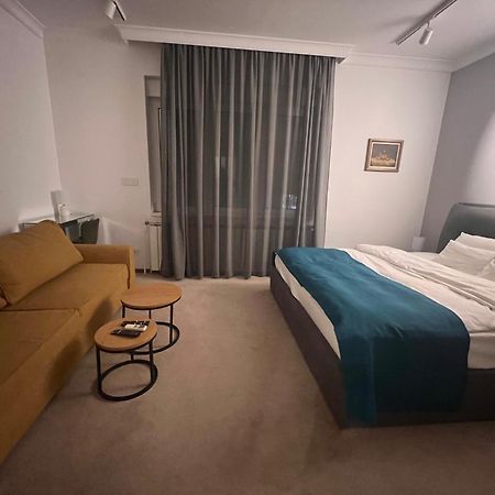 Town Place Charlie Belgrado Esterno foto