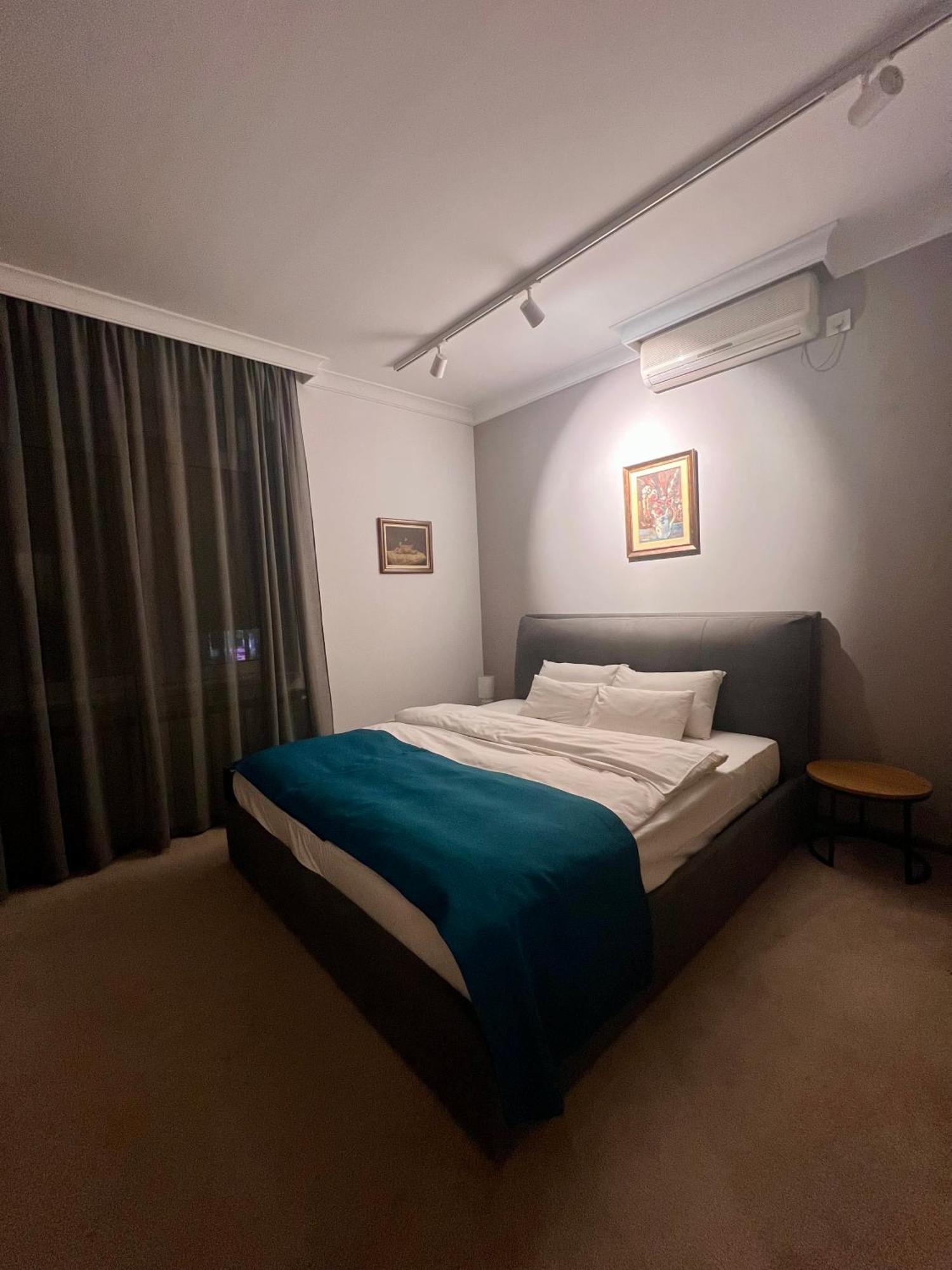 Town Place Charlie Belgrado Esterno foto